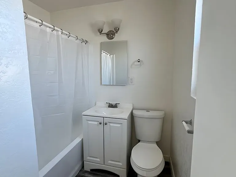819 S Palos Verdes St #E — Photo 8