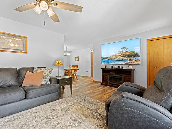 4th image of 306 Elm Court Dr