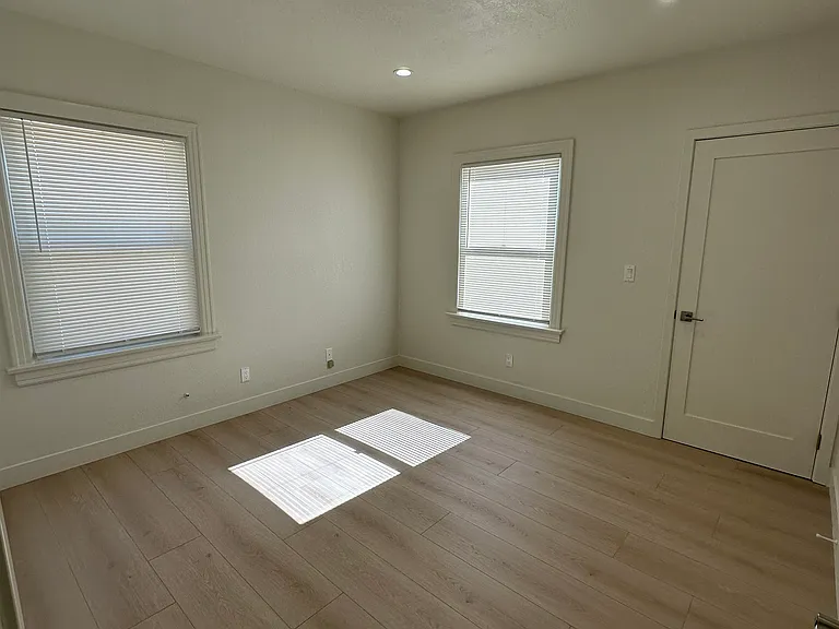 215 Sinclair Ave #215 — Photo 9