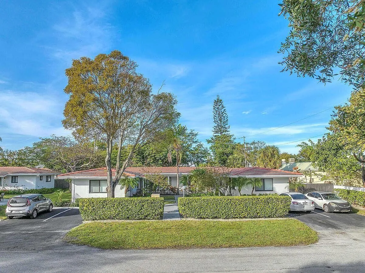 1 bed, 1.0 bath, 700 sqft, $1,800 — Photo 1