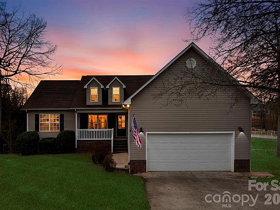 2nd image of 401 Heather Glen Ln