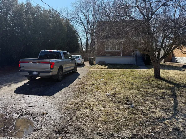 32 Homestead Rd, Toronto, ON M1E 3R9