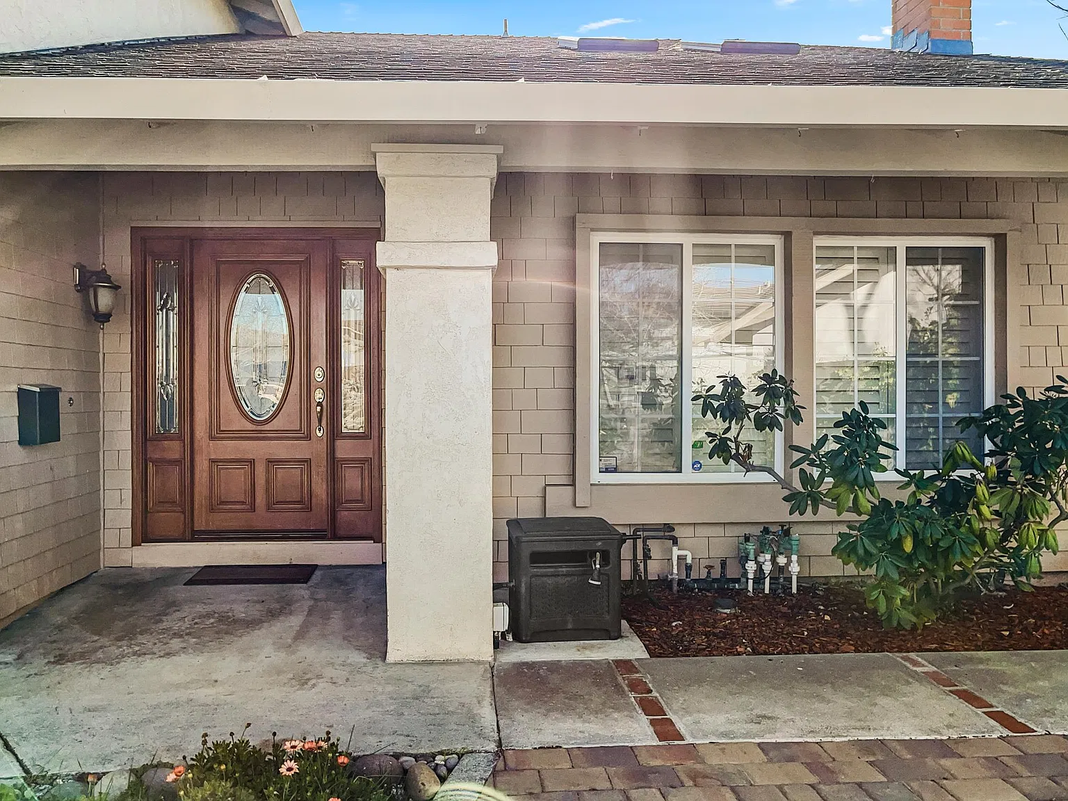 6 bed, 2670 sqft, $5,200 — Photo 2