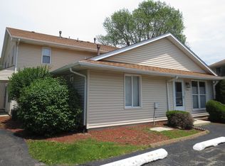 2362 Carnation Dr, Crest Hill, IL 60403