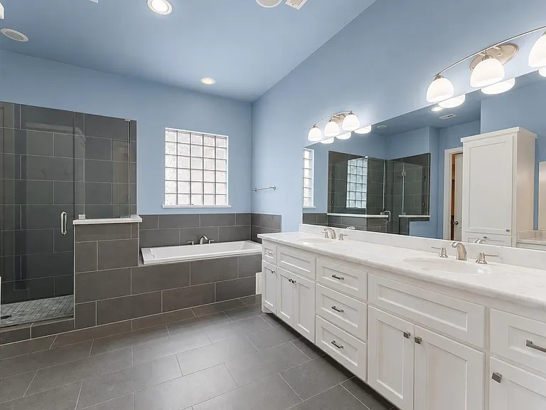 1121 Moy St — Photo 19
