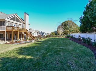 401 Meadow Brook Cir, Woodstock, GA 30188