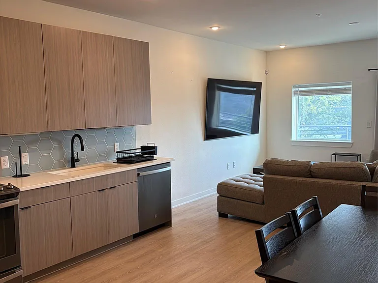 4802 S Congress Ave #107 — Photo 2