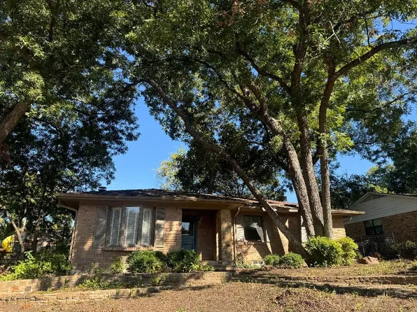 1920 Greenbriar Ct, Plano, TX 75074