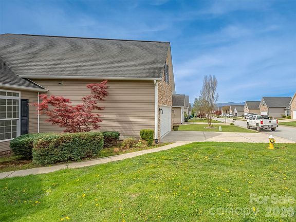 5th image of 33 W Hiawassee Rd