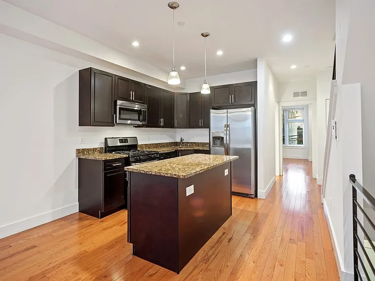 1535 Ogden St — Photo 5