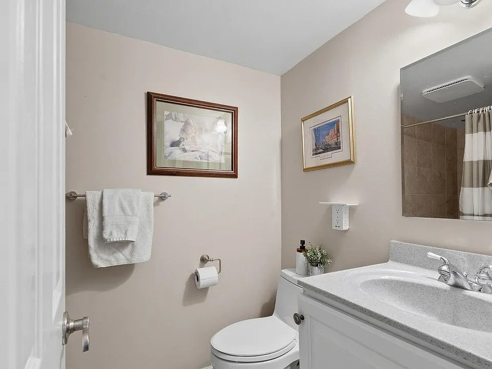 6102 Highland Ct
