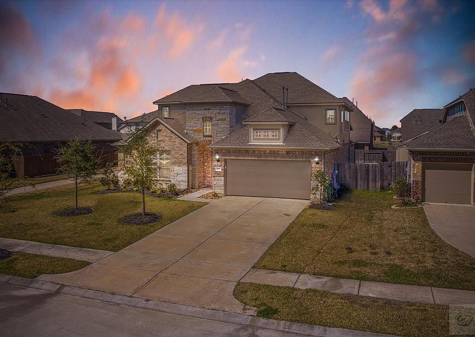 1st image of 407 Westwood Dr
