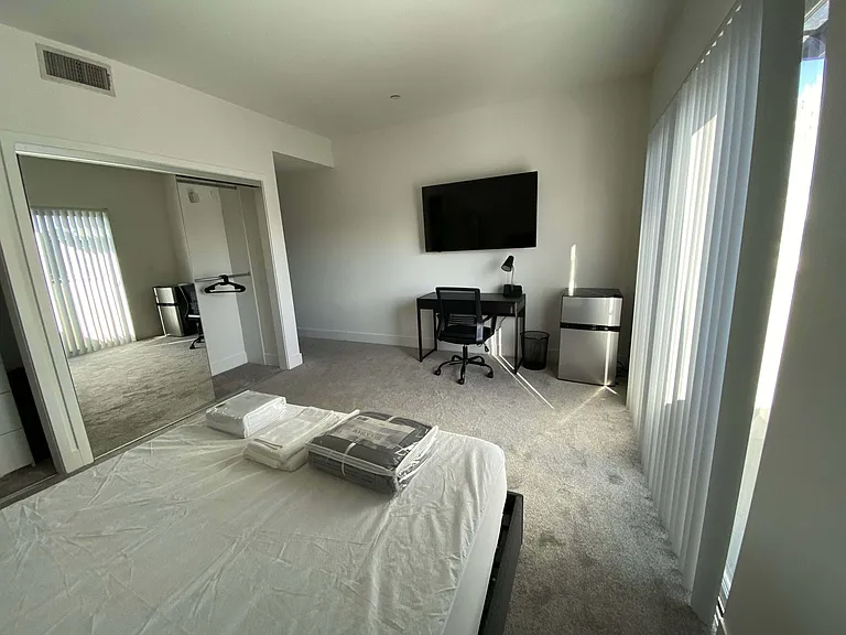 1435 N Poinsettia Pl — Photo 9
