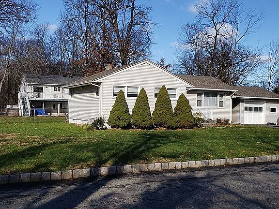 2nd image of 30 Holmdel Rd