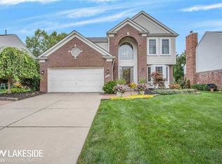 3293 Glacier Dr, Lake Orion, MI