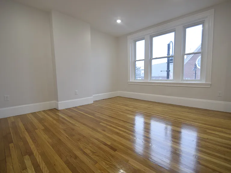 31 Harvard St #2 — Photo 5