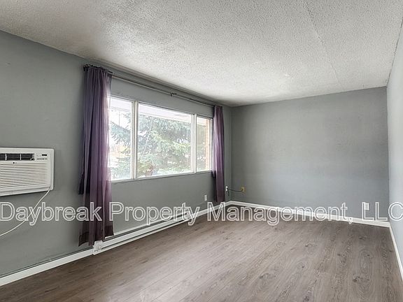 4th image of 32 10th Ave N #1