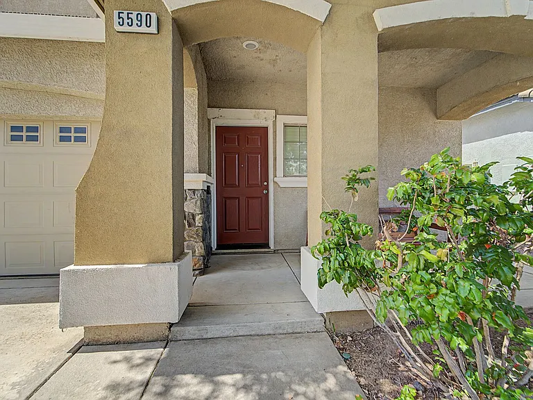 5590 Cobbler Ln — Photo 4