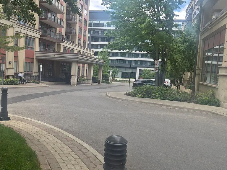 27 Rean Dr #330 — Photo 3