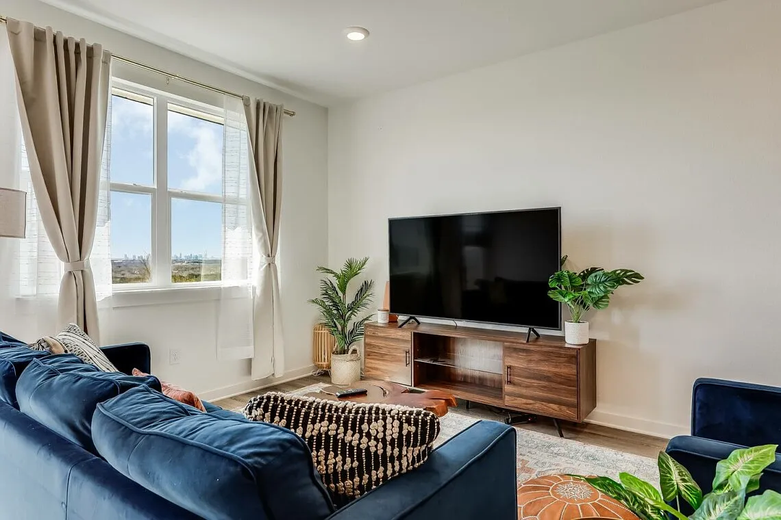 3 bed, 1500 sqft, $4,500 — Photo 3