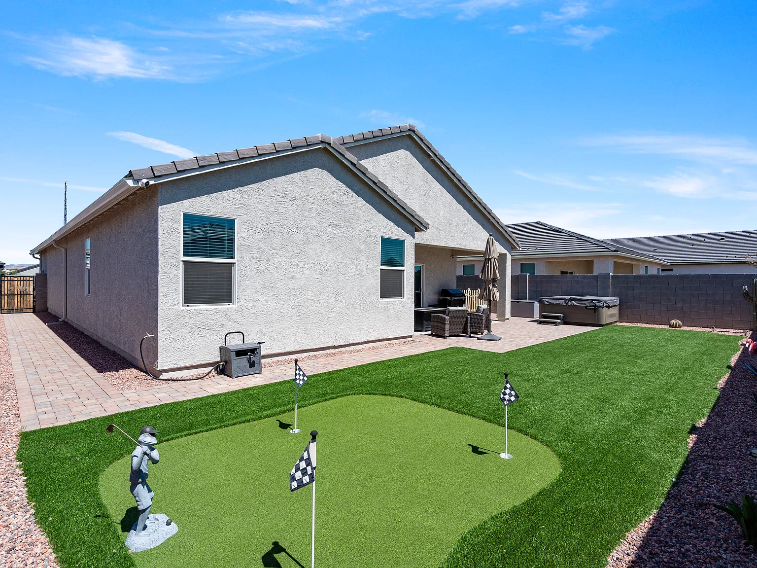 3 bed, 2.5 bath, 2048 sqft, $2,770 — Photo 3