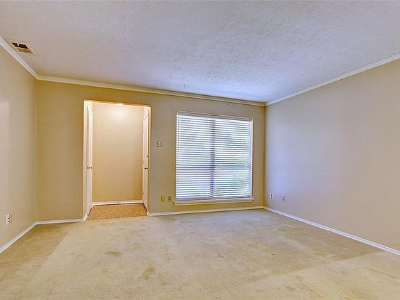 4th image of 7042 Kingsbury Dr