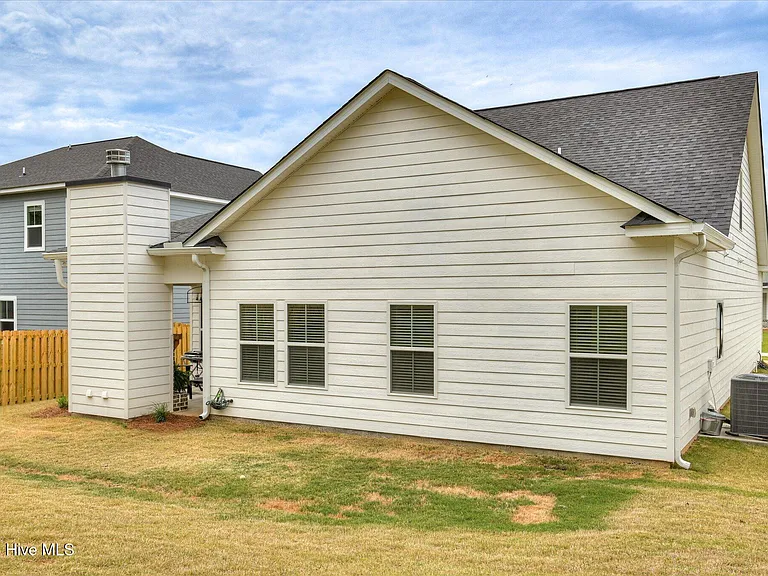 2049 Warbler Dr — Photo 52