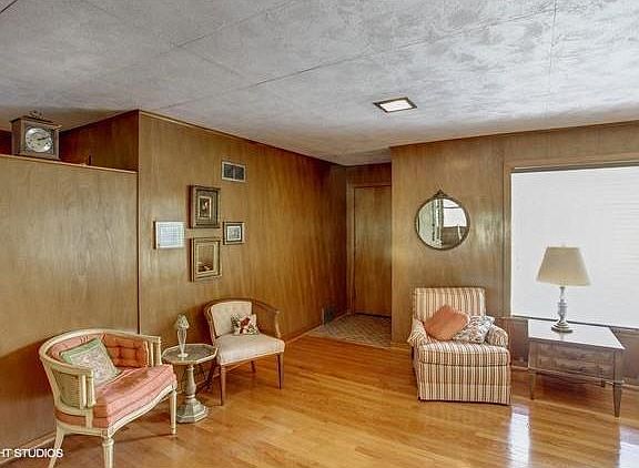 4th image of 627 W Mississippi St