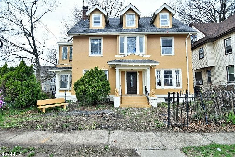 1st image of 813-815 S 11th St