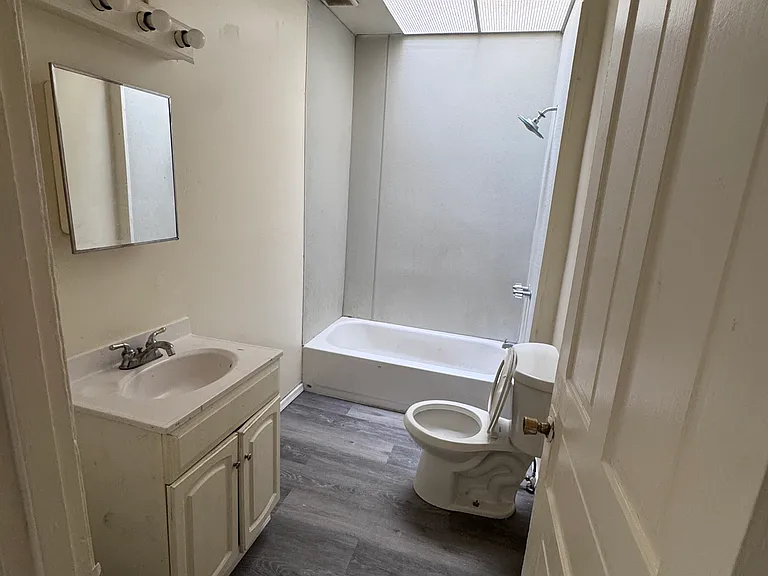 1330 W Liberty St — Photo 5