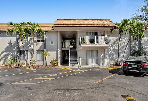 4th image of 1830 Maravilla Ave APT 402