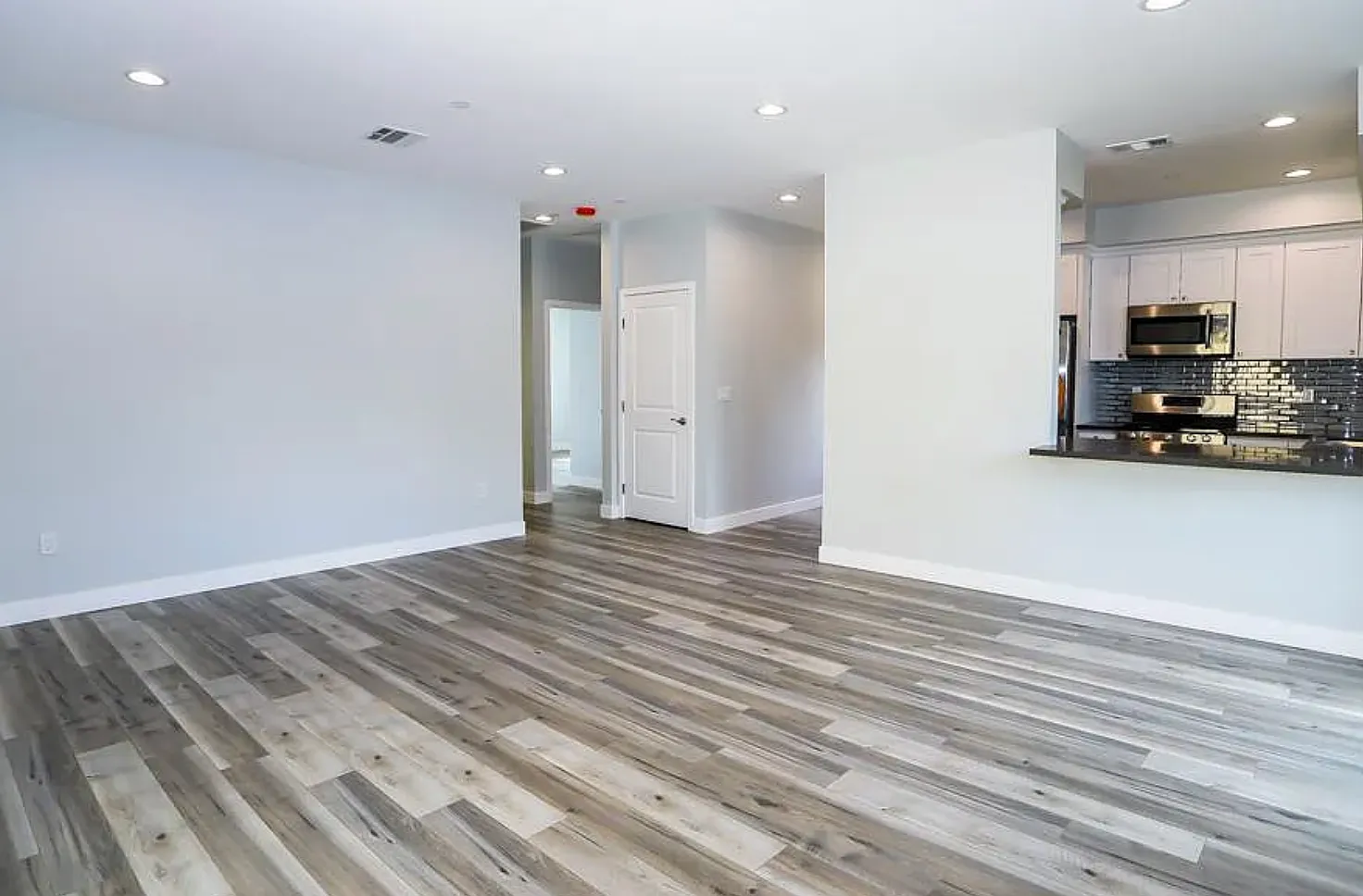 2 bed, 1200 sqft, $2,800 — Photo 3