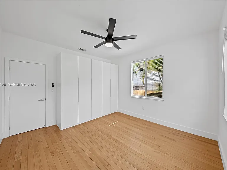 565 NW 44th St — Photo 14