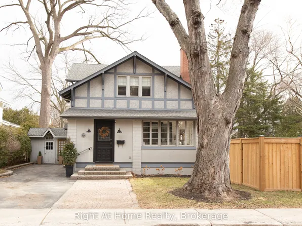 139 Allan St, Oakville, ON L6J 3M7