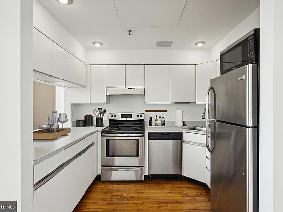 4th image of 1238 Callowhill St Suite 701