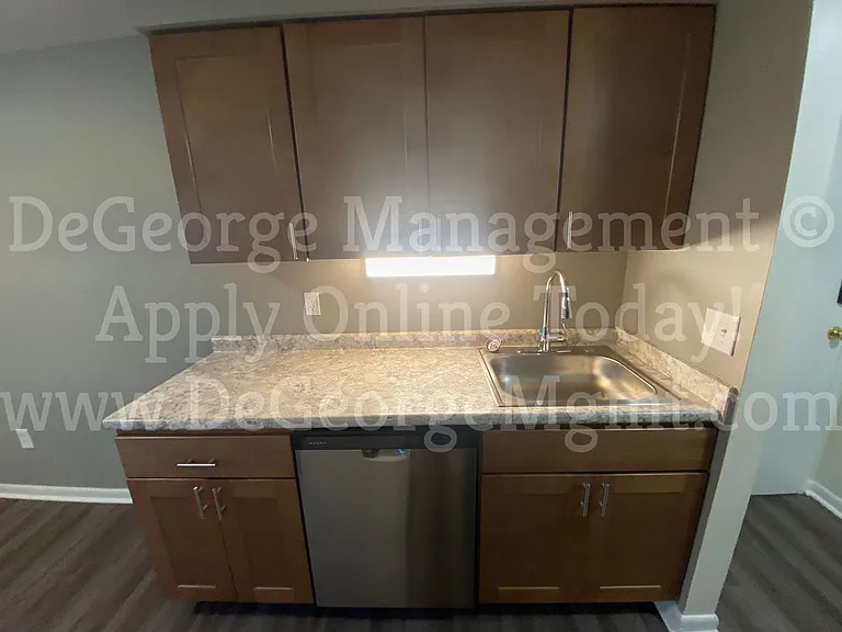 Avalon Apartments — Photo 16