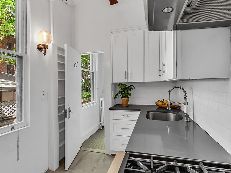 459 W 24th St #1 — Photo 7