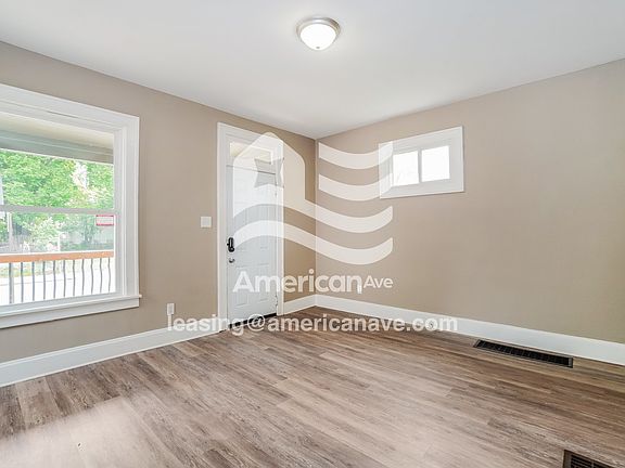 636971_002_living_room_3.jpg