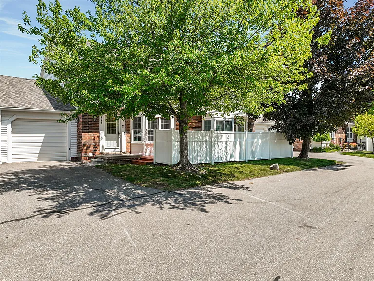 42253 Old Pond Cir — Photo 20