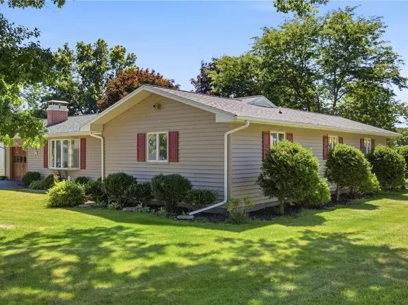 321 Burton St, Bath, NY 14810