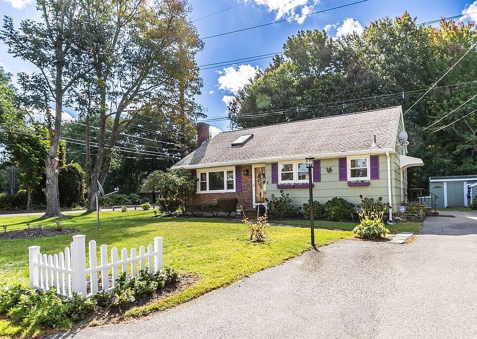 1st image of 4 Windsor Cir