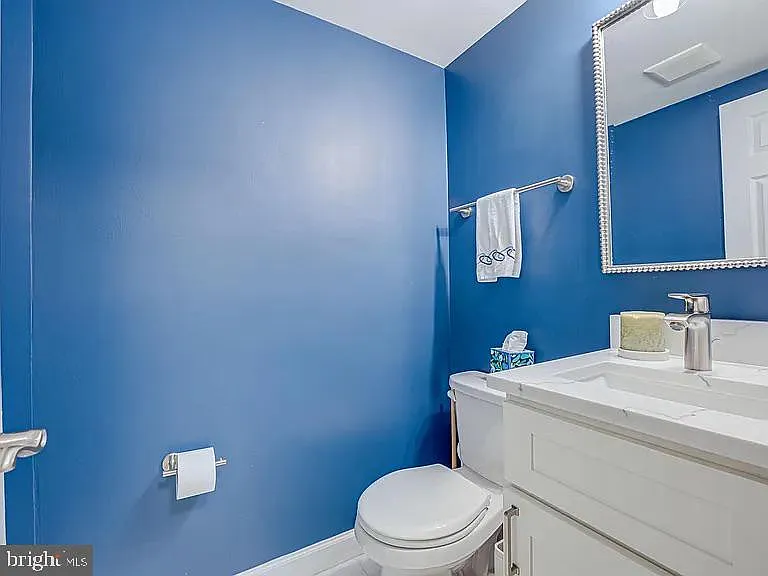 2221 Senseney Ln — Photo 20