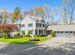 23 Pillings Pond Rd, Lynnfield, MA 01940