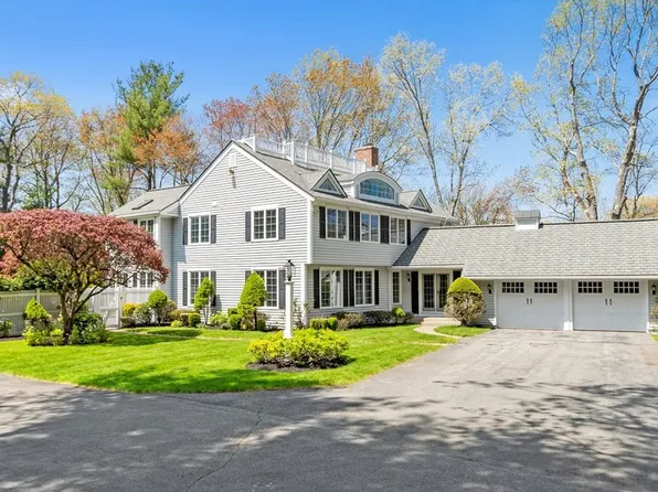 23 Pillings Pond Rd, Lynnfield, MA 01940