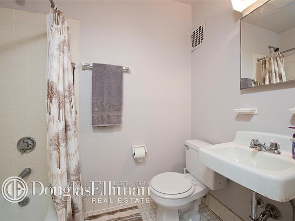 3rd image of 418 W 46th St APT 4B