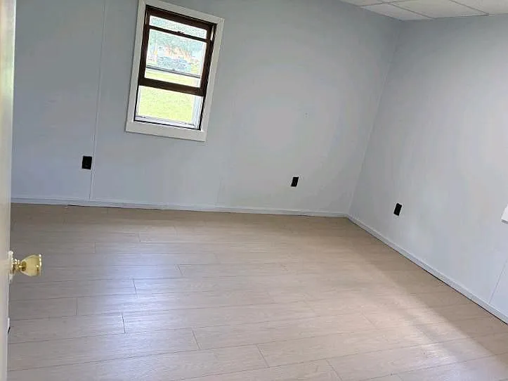 100 Louisa St #3