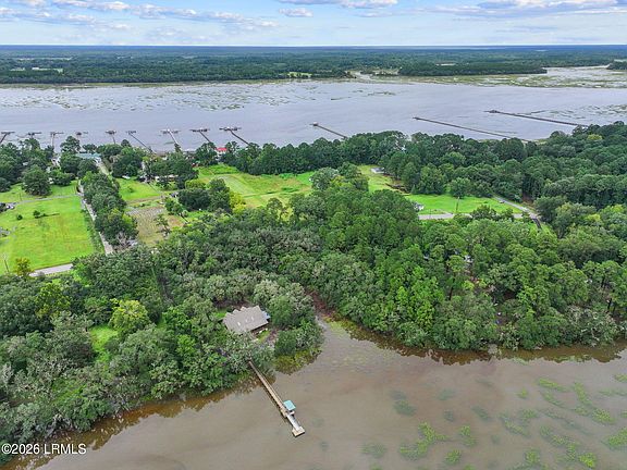 2nd image of 112 Stuart Point Rd