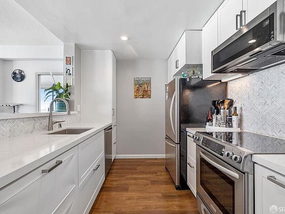 3rd image of 300 3rd St APT 905