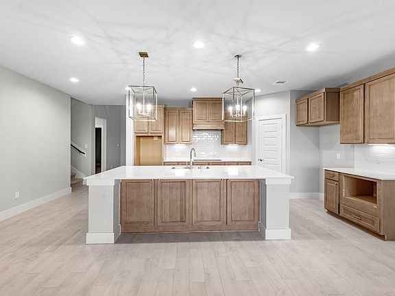 3rd image of 3422 Everglade Ln