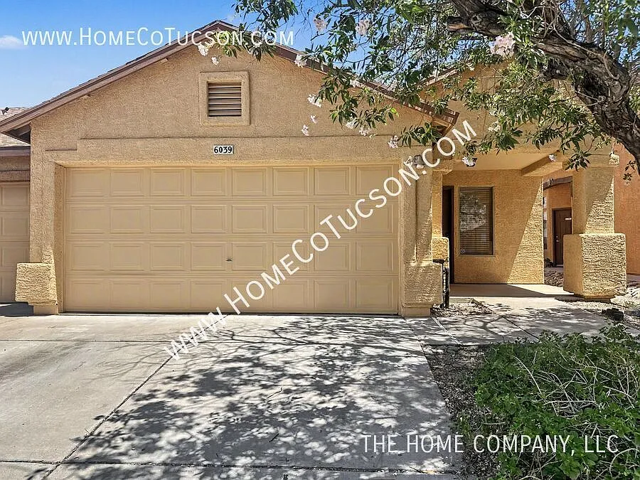 Updated 2 Bedroom Home with 2-Car Garage & Large Fenced Yard 6039 S Avenida Las Monjas — Photo 3